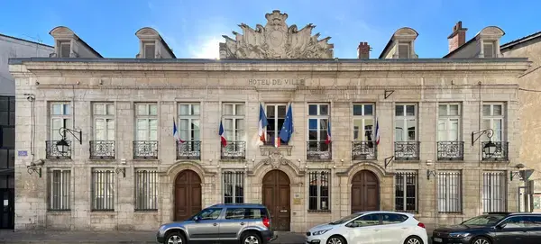 Monte Escalier 01 Monte escalier Pont-de-Vaux